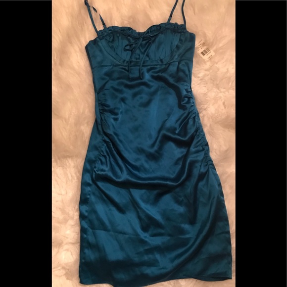 Betsey Johnson Dresses & Skirts - Betsy Johnson sexy wriggle dress 👗 100% silk sz 2